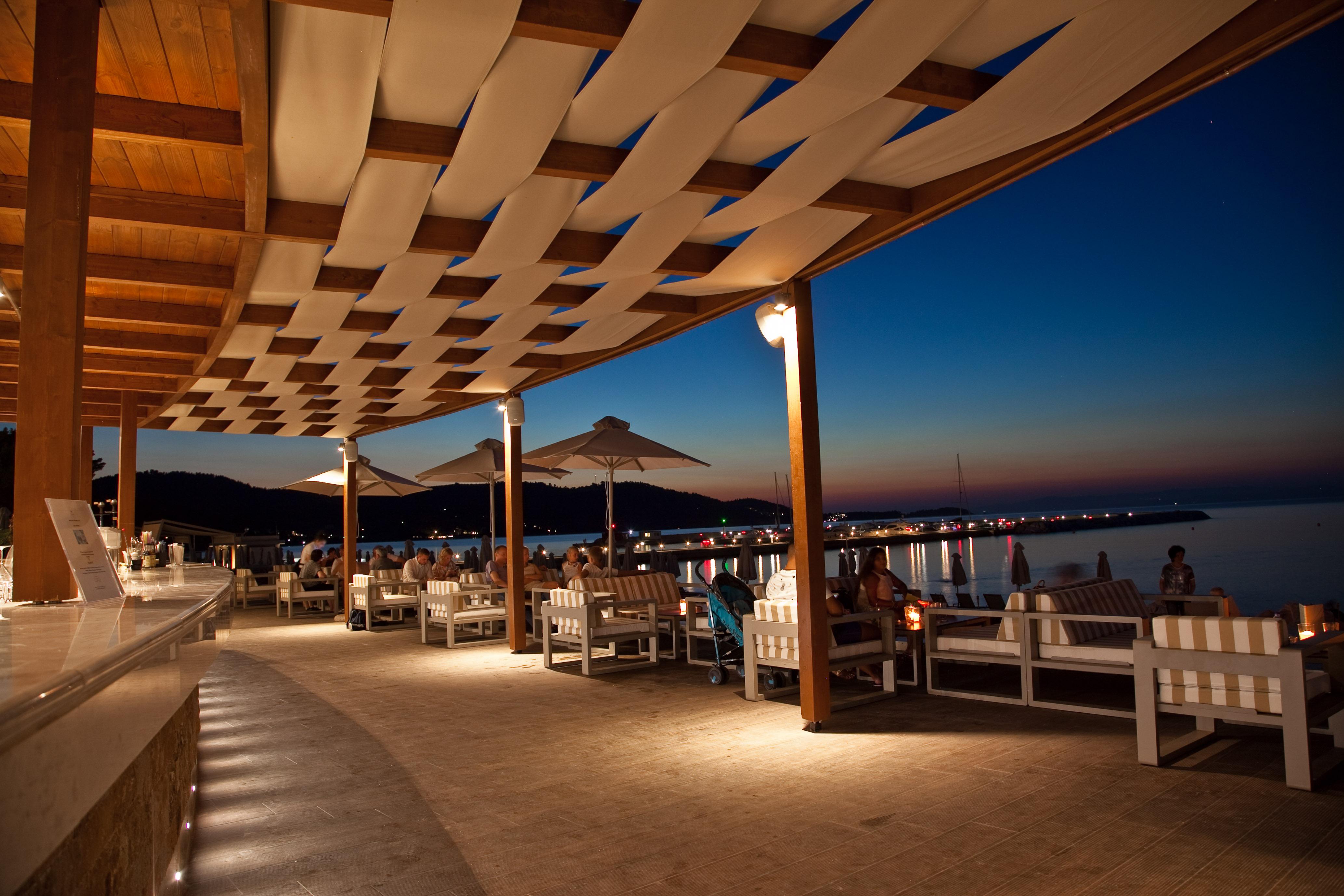 Miraggio Thermal Spa Resort Paliouri Eksteriør billede The restaurant at night