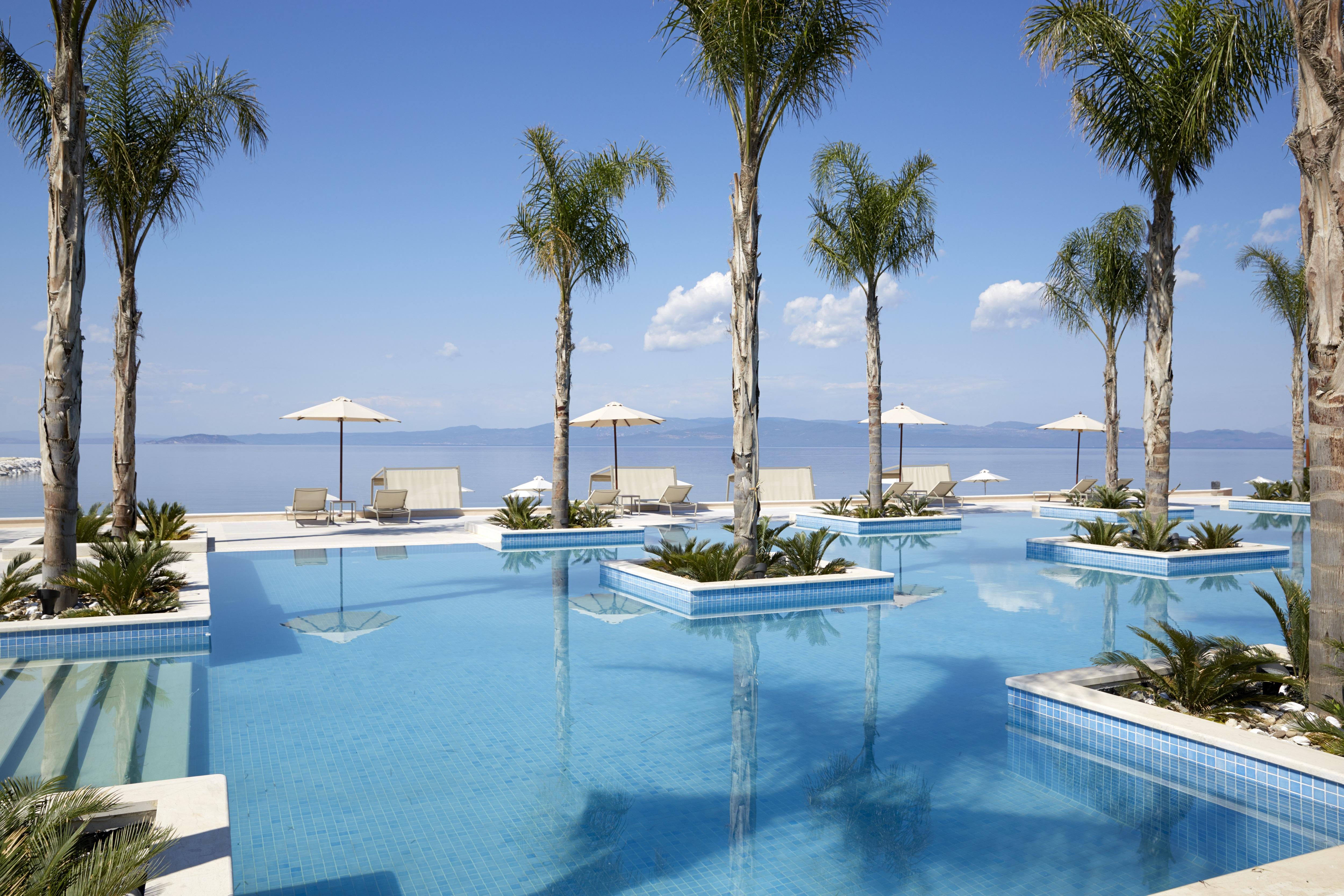 Miraggio Thermal Spa Resort Paliouri Eksteriør billede The pool at the hotel