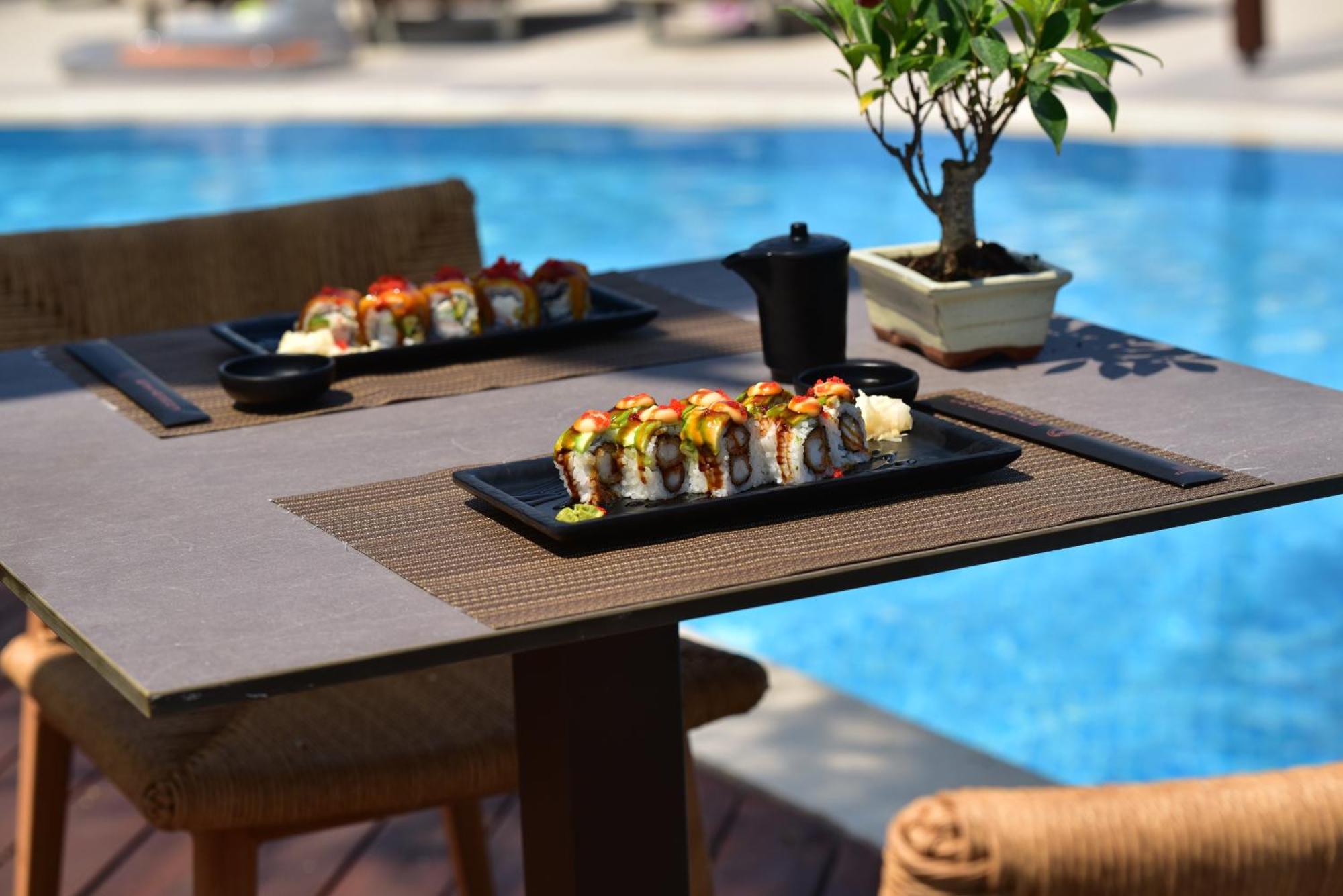 Miraggio Thermal Spa Resort Paliouri Eksteriør billede Sushi at the pool