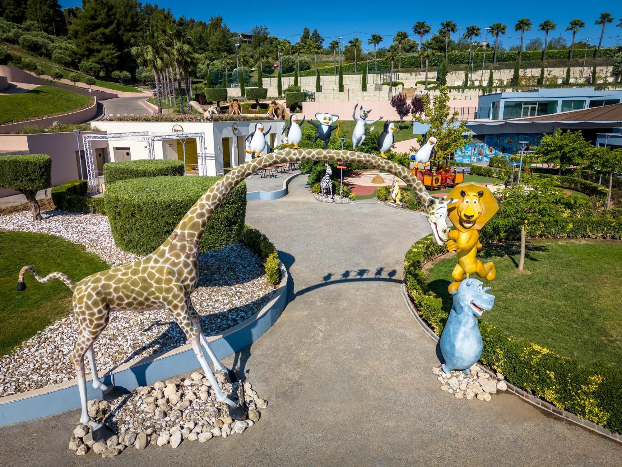 Miraggio Thermal Spa Resort Paliouri Eksteriør billede The entrance to the park
