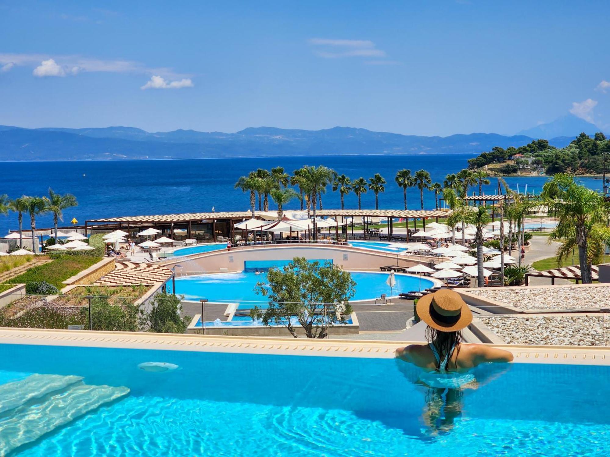 Miraggio Thermal Spa Resort Paliouri Eksteriør billede The resort's main pool
