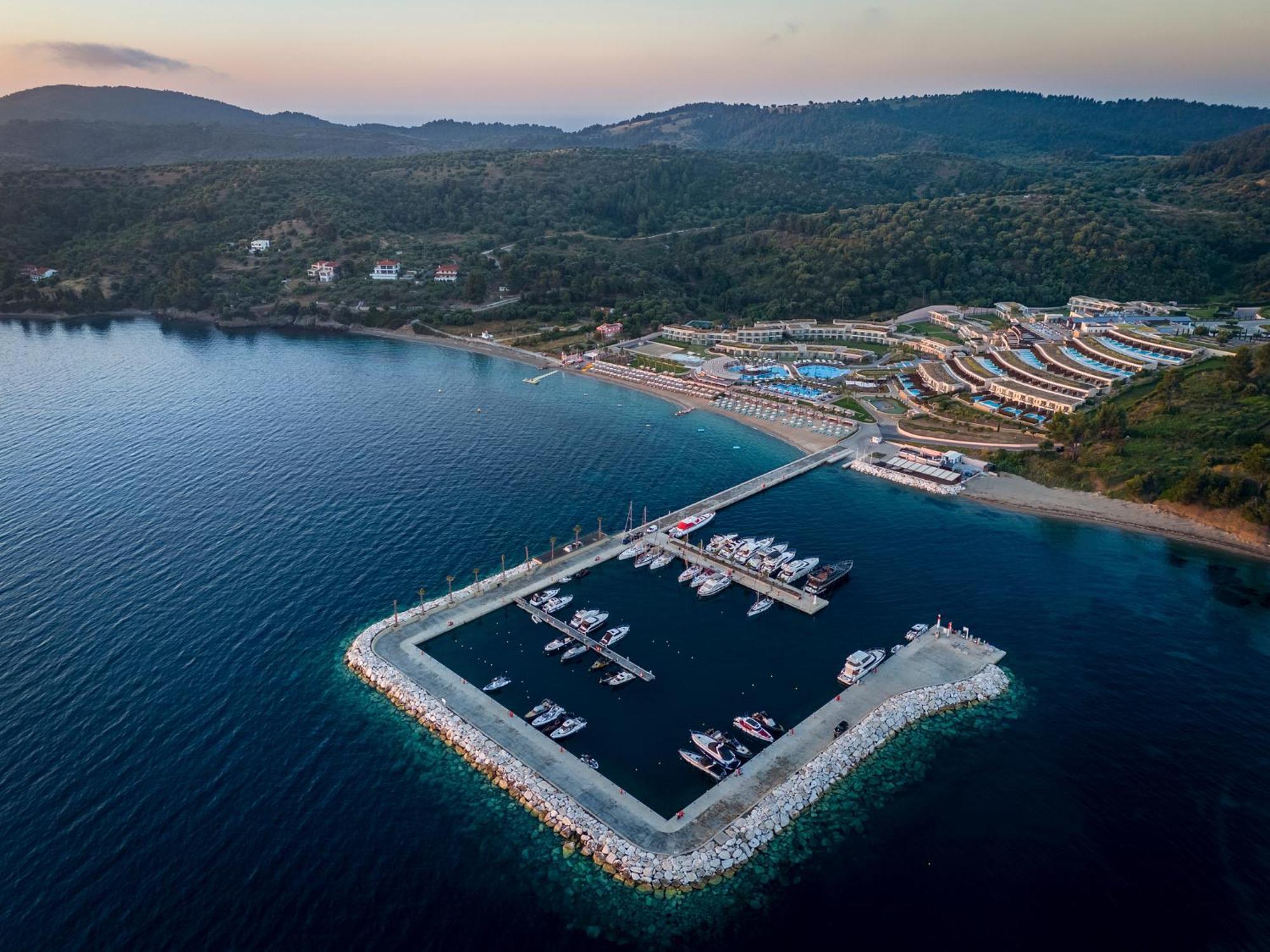 Miraggio Thermal Spa Resort Paliouri Eksteriør billede Aerial view of the port